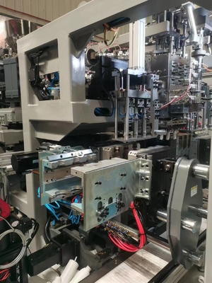 Three Head Plastic Bottle Blow Moulding Machine With IML System