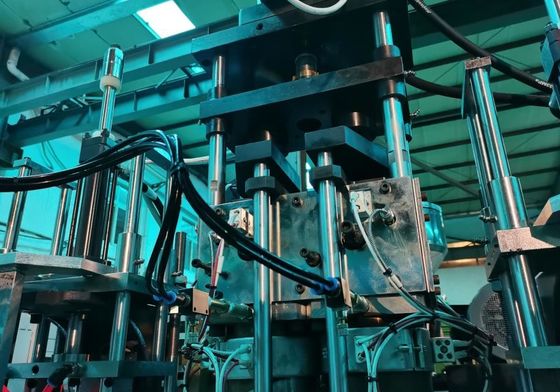 Triple Head 10L Plastic Bottle Blow Molding Machine D Type With IML System Extruder Motor Power